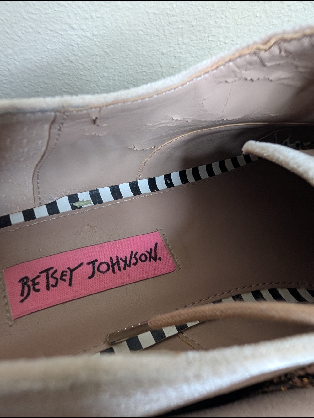Betsey Johnson Walker Glitter Platform Sneakers Heart Patch Pink Size 9 - Picture 8 of 11